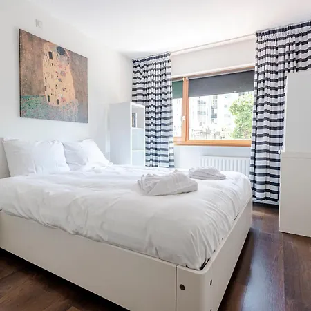 Apartment Garden & Bed *