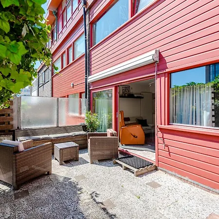 Garden & Bed Apartment