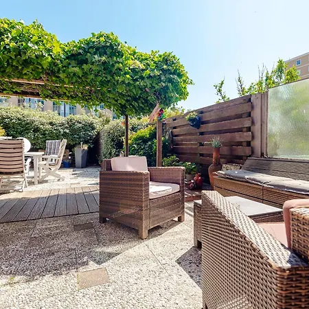 Garden & Bed Apartment